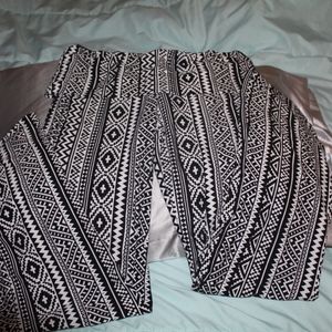 Bobbie Brooks Black White Yoga Pants Size Medium